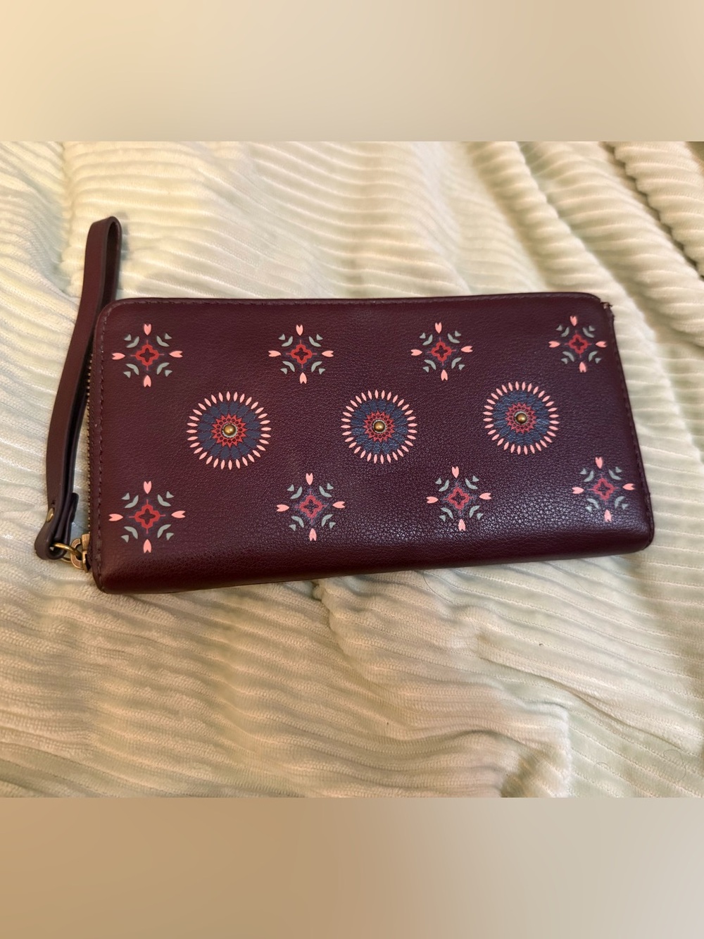 Fossil wristlet Burgundy Floral Zip Around read description 8”W X 4”H